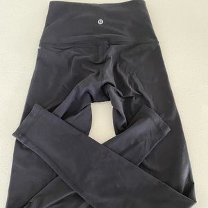 Lululemon wunder under leggings.